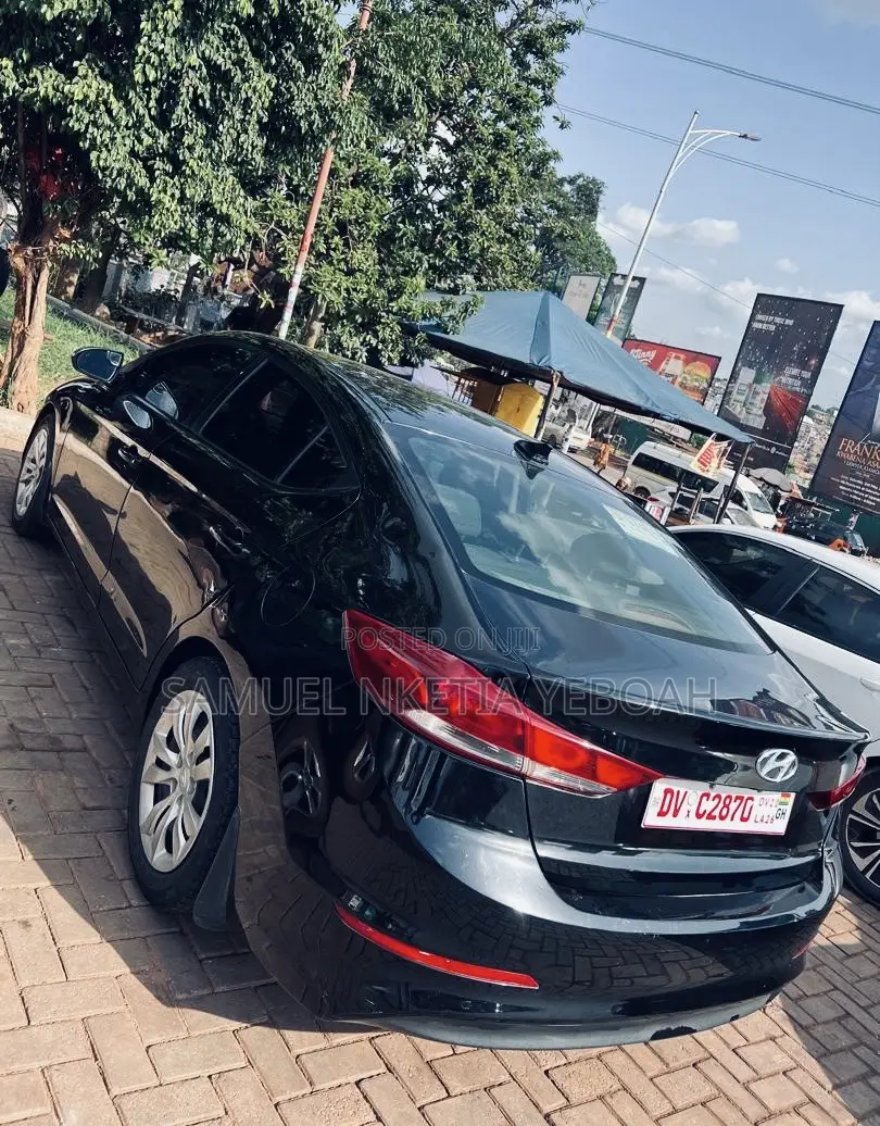 Hyundai Elantra Limited Sedan FWD (2.0L 4cyl 6A) 2017 Black