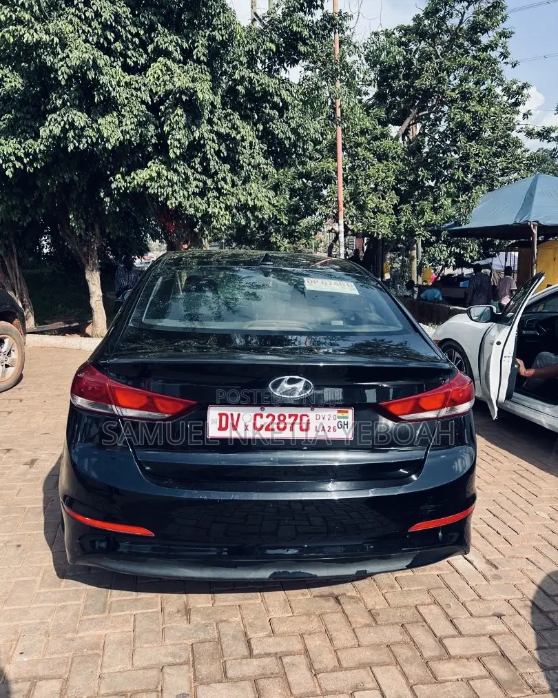Hyundai Elantra Limited Sedan FWD (2.0L 4cyl 6A) 2017 Black
