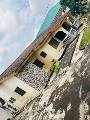 5bdrm House in Sowutoum, Sowutwuom for sale