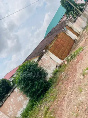 5bdrm House in Sowutoum, Sowutwuom for sale