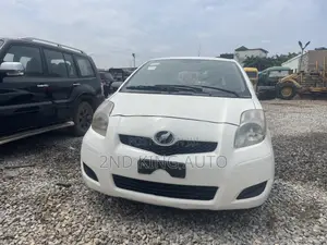 Toyota Vitz 1.0 FWD 5dr 2010 White