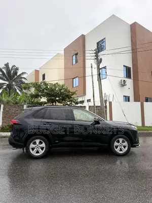 Toyota RAV4 XLE 2021 Black