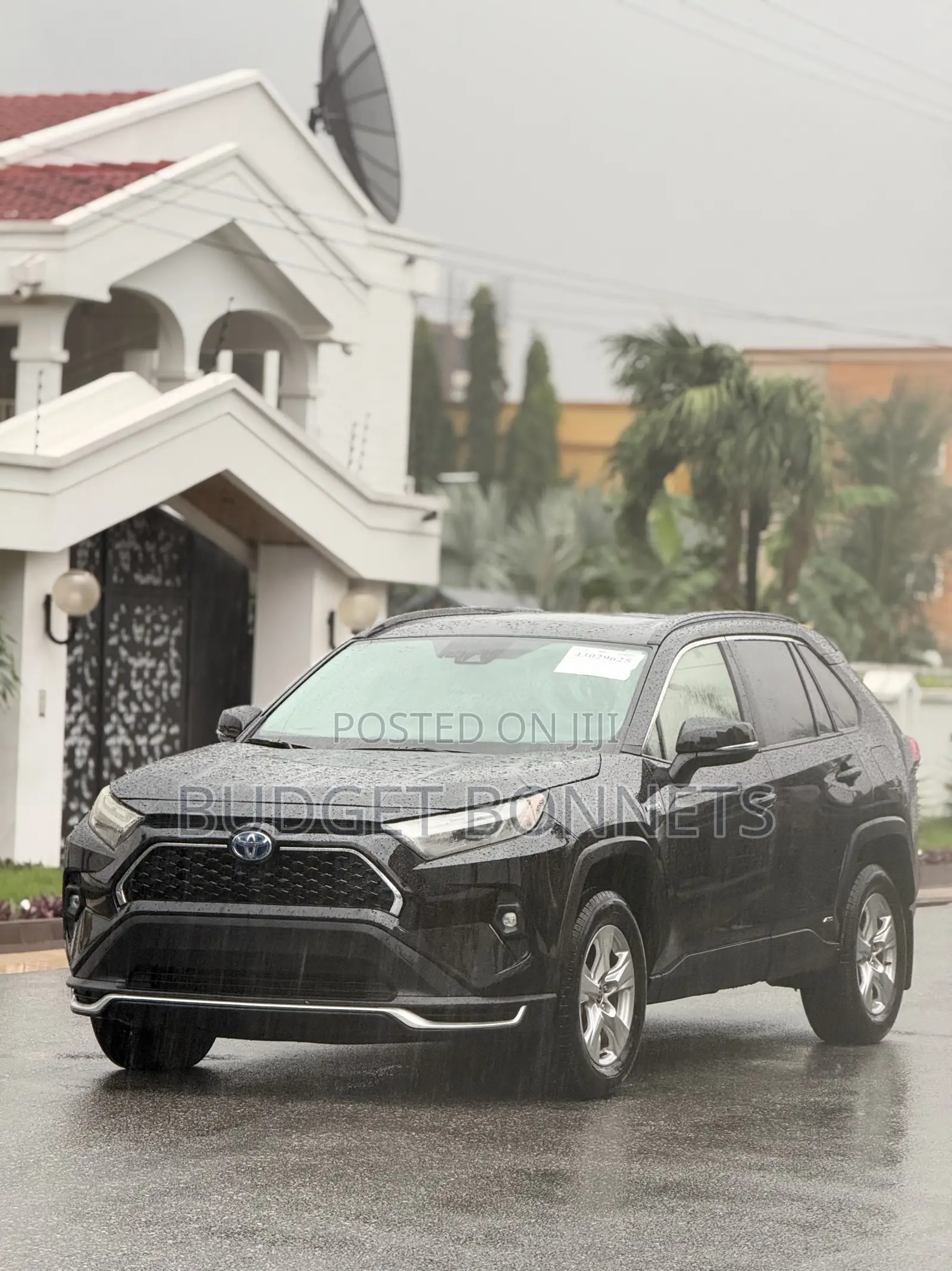 Toyota RAV4 XLE 2021 Black