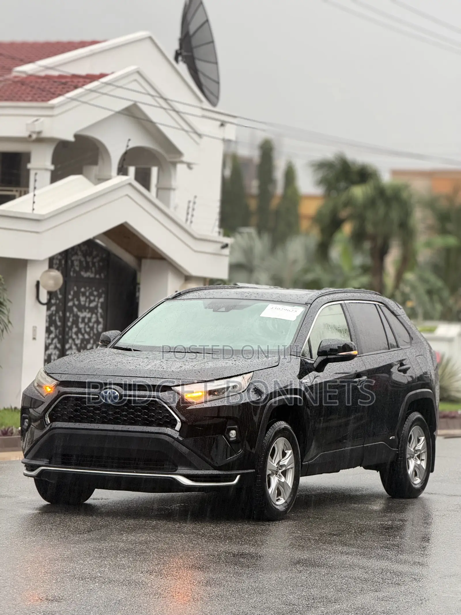 Toyota RAV4 XLE 2021 Black