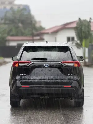 Toyota RAV4 XLE 2021 Black