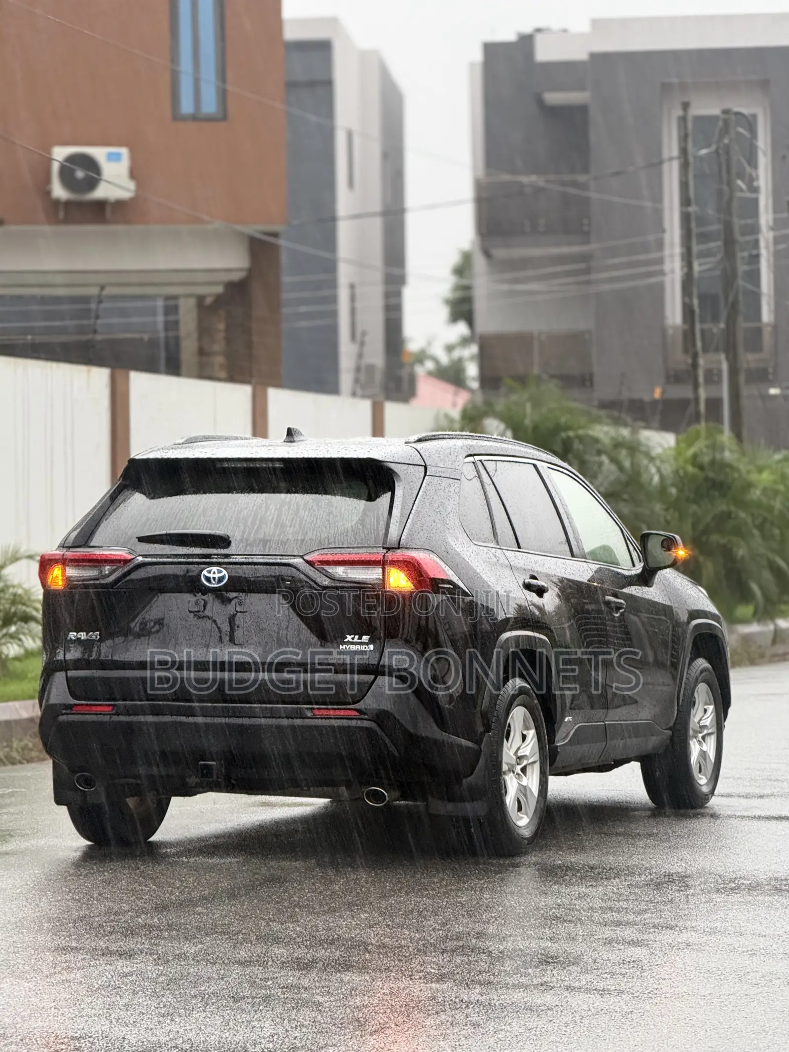Toyota RAV4 XLE 2021 Black
