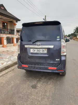 Toyota Voxy 2013 Black