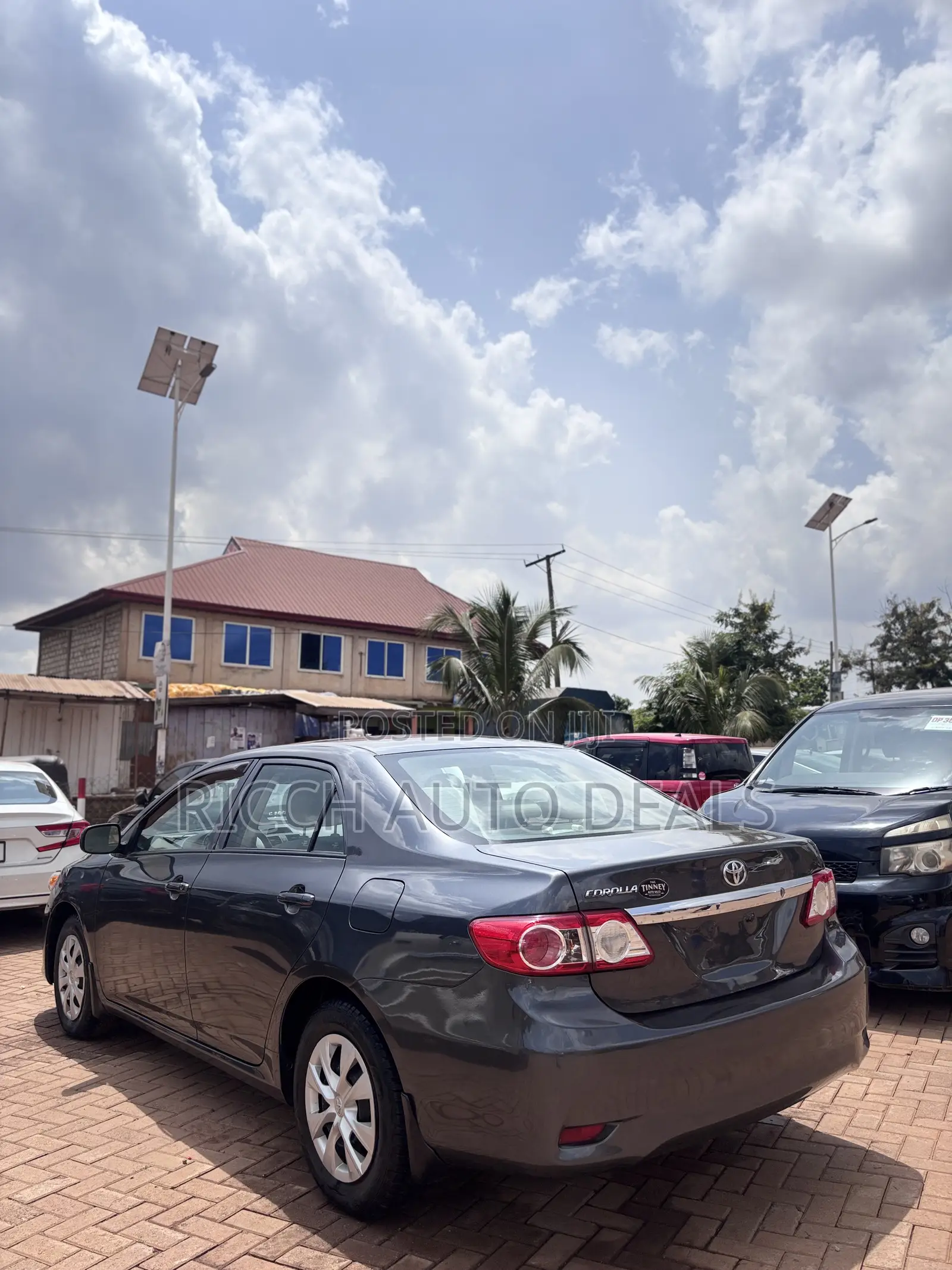 Toyota Corolla LE 4dr Sedan (1.8L 4cyl 4A) 2013 Gray