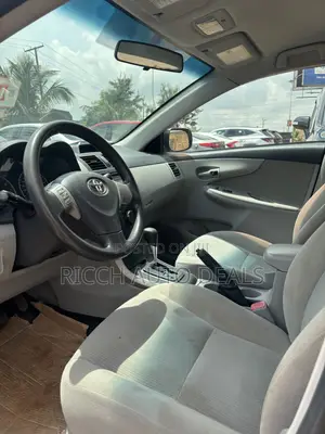 Toyota Corolla LE 4dr Sedan (1.8L 4cyl 4A) 2013 Gray
