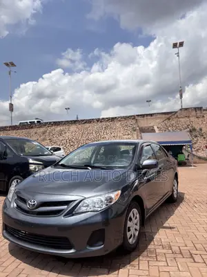 Toyota Corolla LE 4dr Sedan (1.8L 4cyl 4A) 2013 Gray