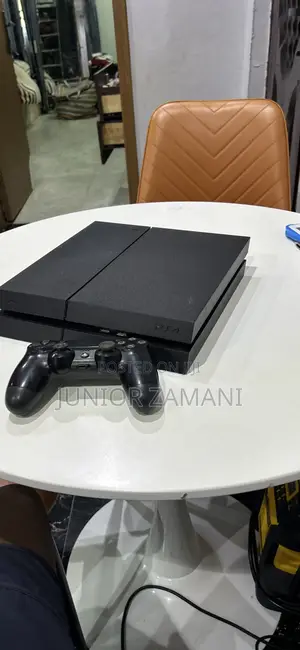 Ps4 Console With Controller