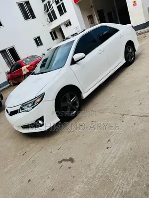 Toyota Camry SE 4dr Sedan (2.5L 4cyl 6A) 2014 White