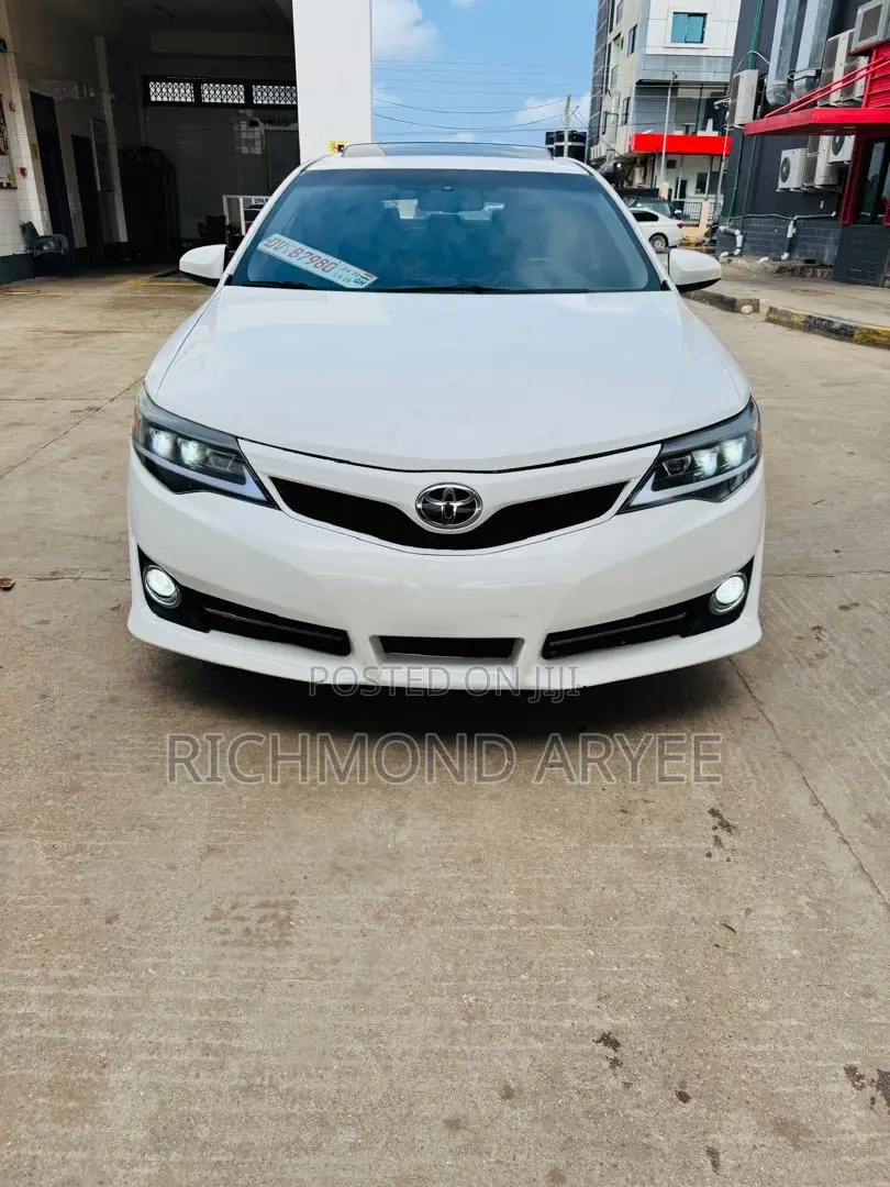 Toyota Camry SE 4dr Sedan (2.5L 4cyl 6A) 2014 White