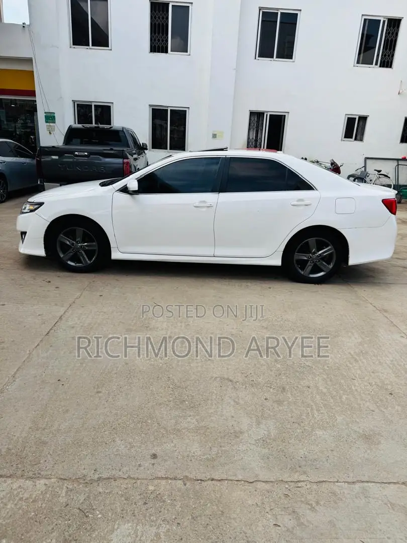 Toyota Camry SE 4dr Sedan (2.5L 4cyl 6A) 2014 White