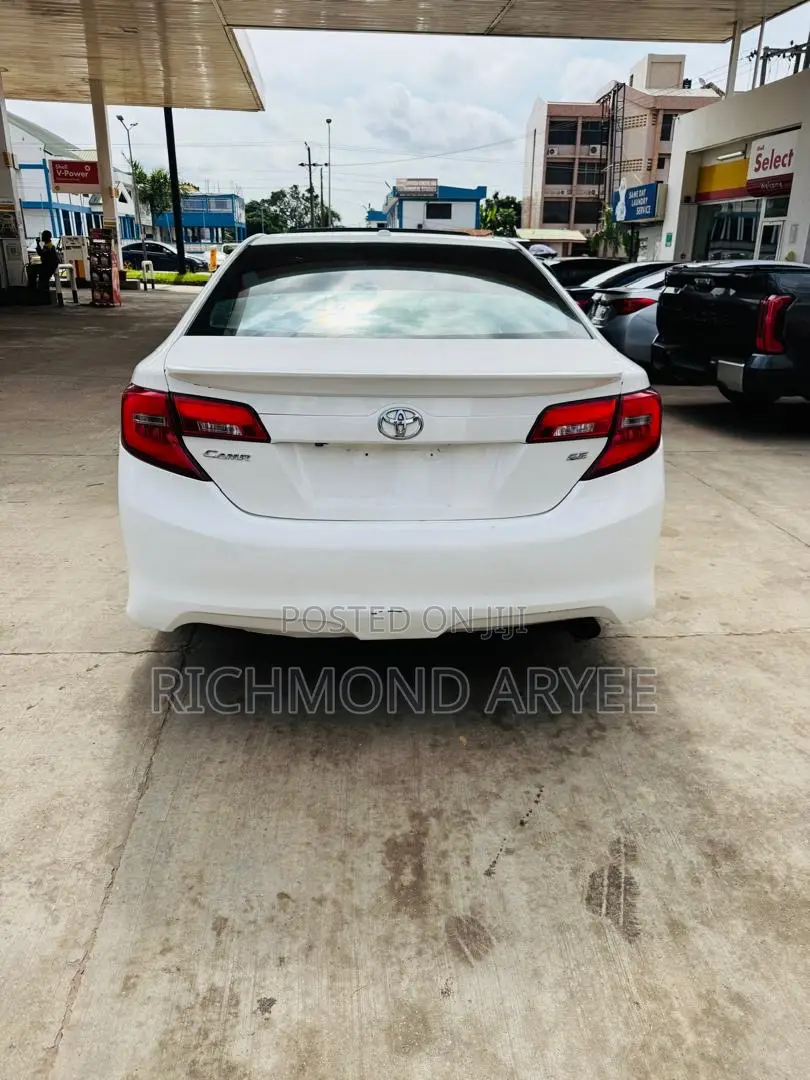 Toyota Camry SE 4dr Sedan (2.5L 4cyl 6A) 2014 White
