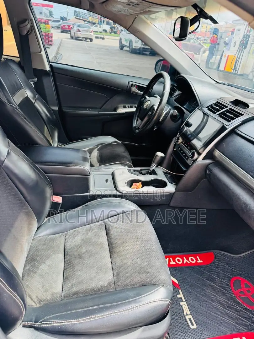 Toyota Camry SE 4dr Sedan (2.5L 4cyl 6A) 2014 White