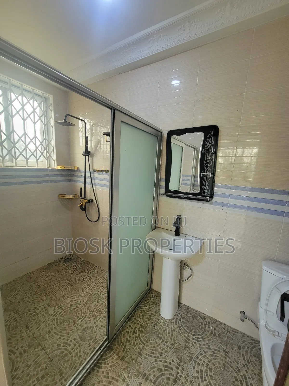 3bdrm Apartment in Biosk Properties, Malejor for rent