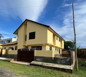 5bdrm House in Sakumono for sale