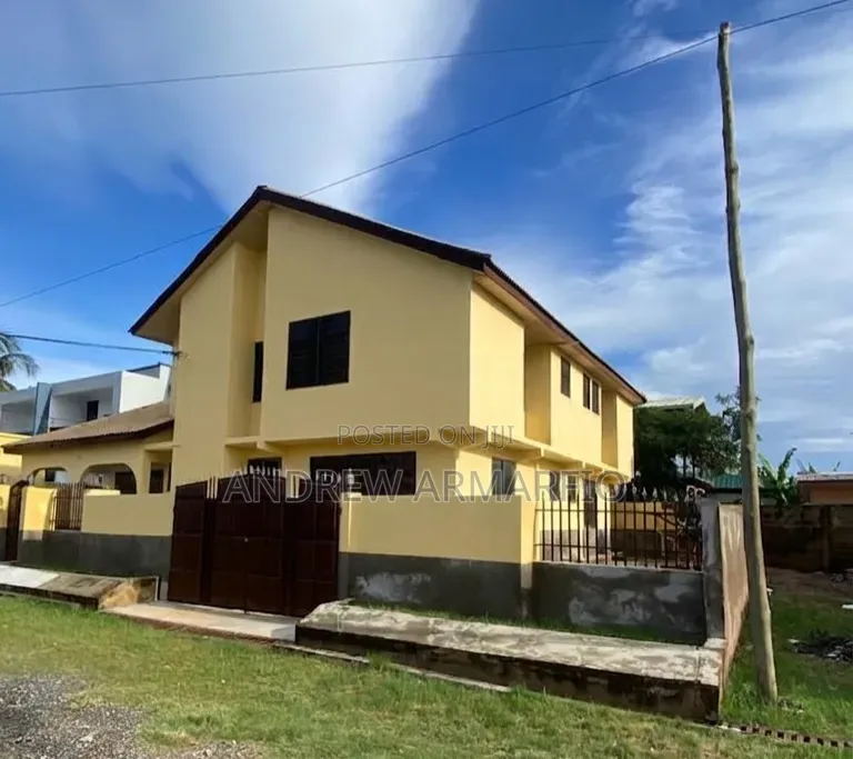 5bdrm House in Sakumono for sale