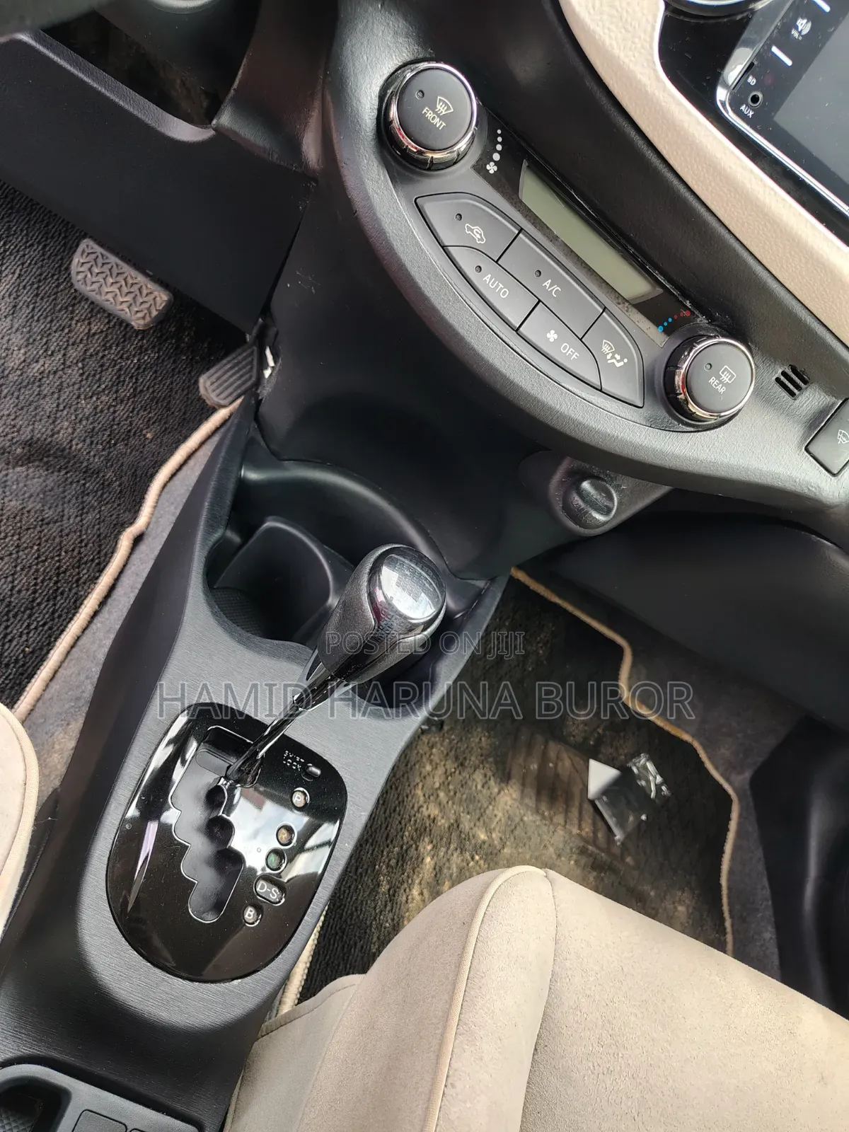 Toyota Vitz 1.3 FWD 5dr 2013 Blue