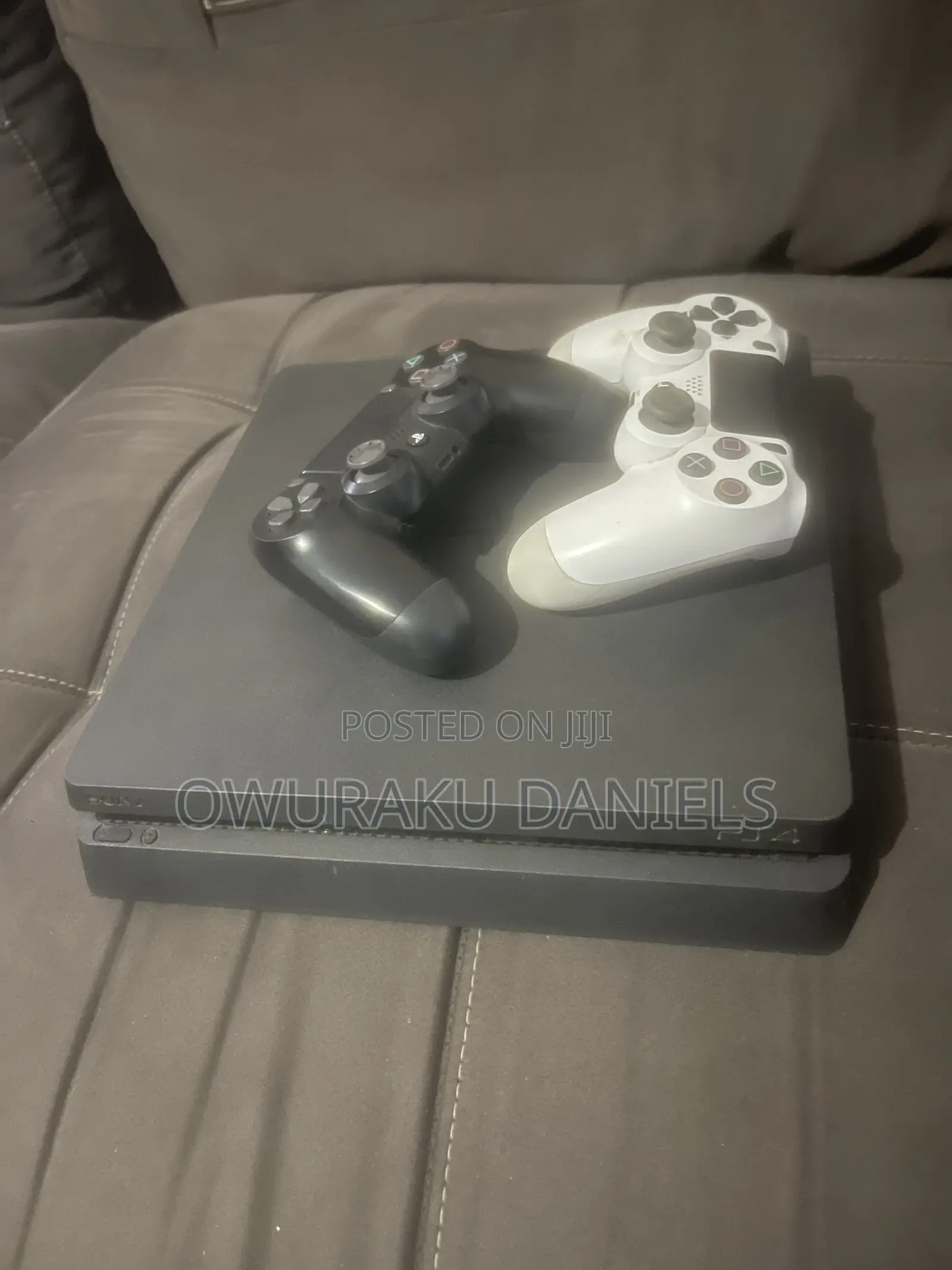 Playstation 4 Slim 2 Controllers