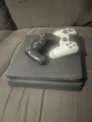 Playstation 4 Slim 2 Controllers