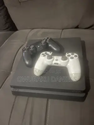 Playstation 4 Slim 2 Controllers