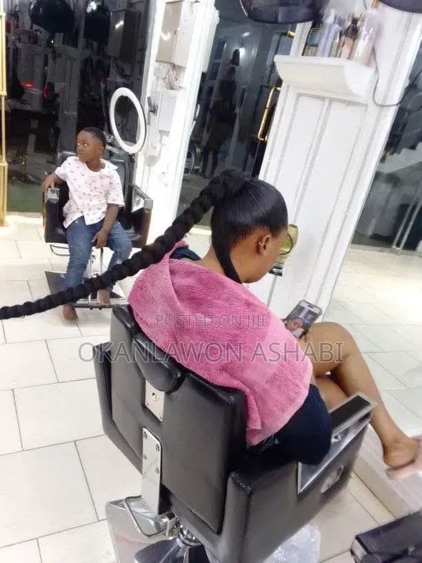 Professional Home Service Hairstylist