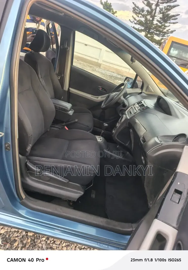 Toyota Vitz 2010 Blue