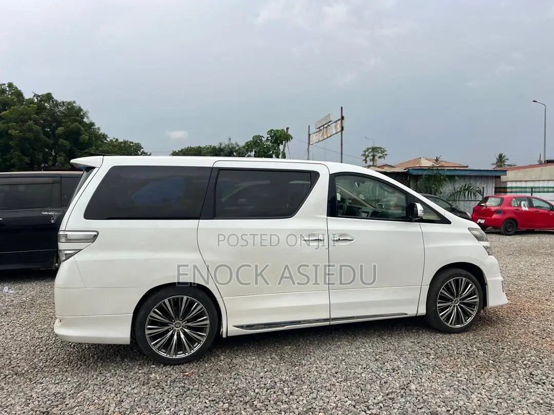 Toyota Vellfire 2012 White