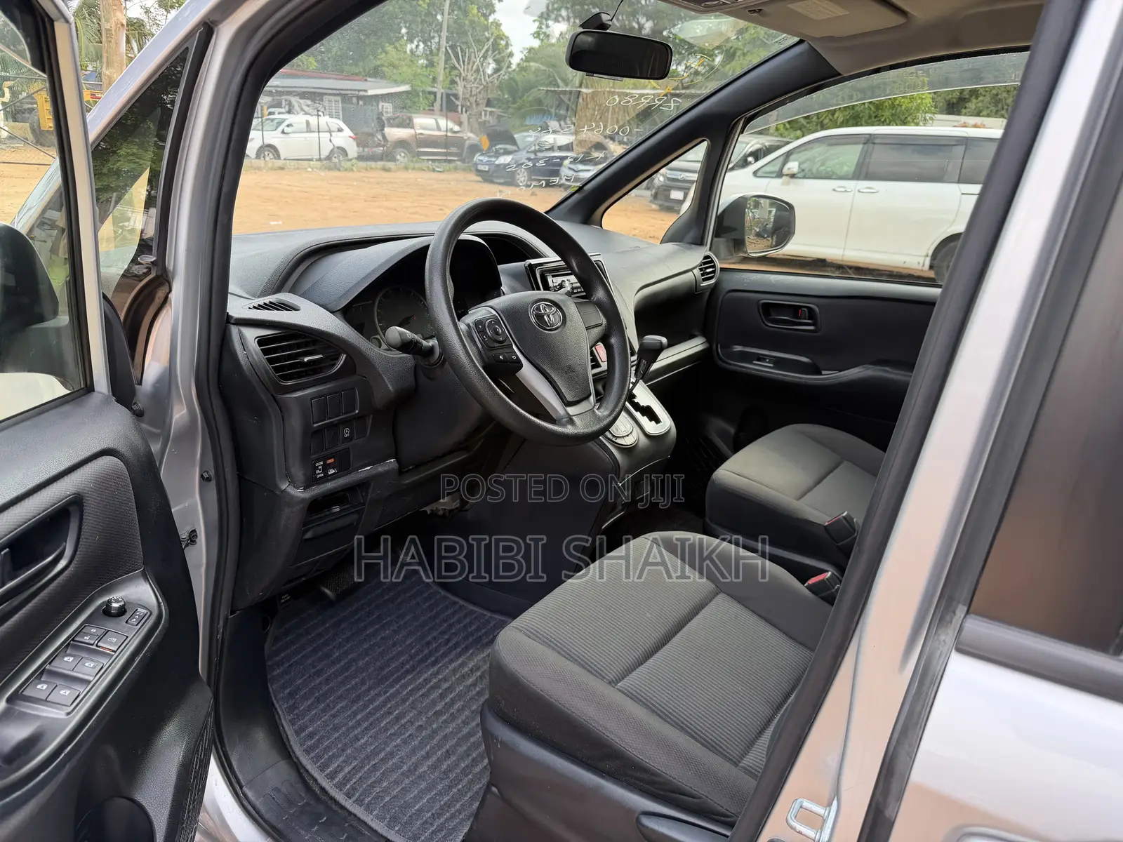 Toyota Voxy SV Premium 2014 Silver
