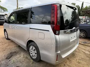 Toyota Voxy SV Premium 2014 Silver