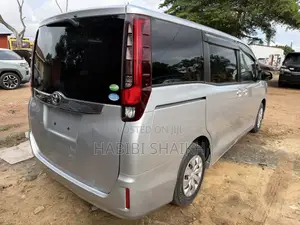 Toyota Voxy SV Premium 2014 Silver