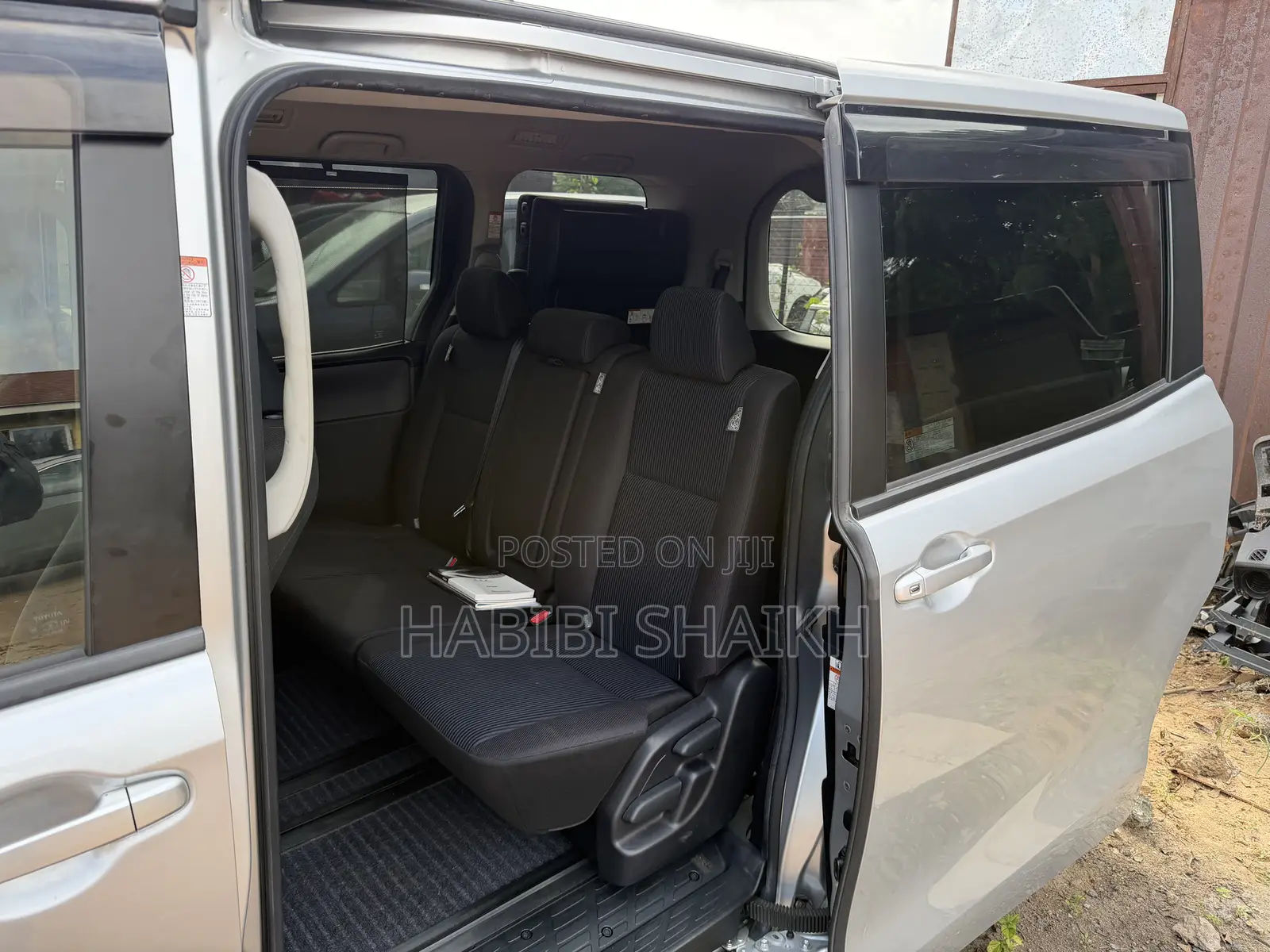 Toyota Voxy SV Premium 2014 Silver