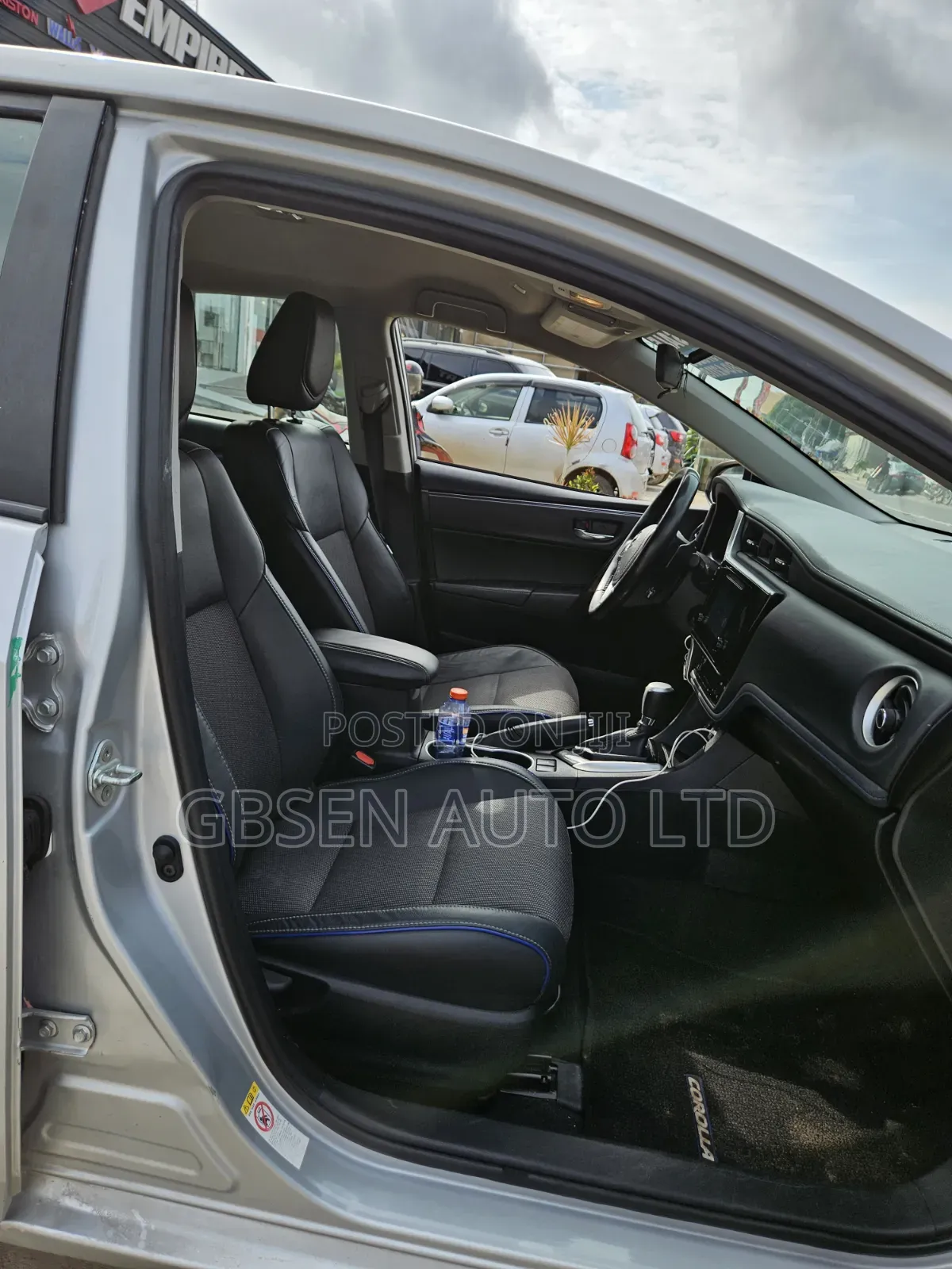 Toyota Corolla SE (1.8L 4cyl 2A) 2019 Silver