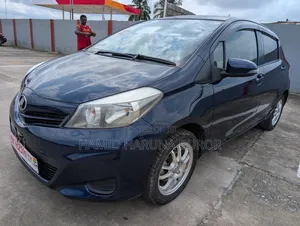 Toyota Vitz 1.3 FWD 5dr 2013 Blue