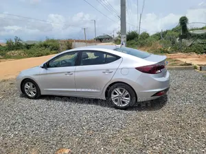 Hyundai Elantra SEL 2019 Silver