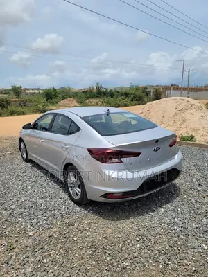 Hyundai Elantra SEL 2019 Silver