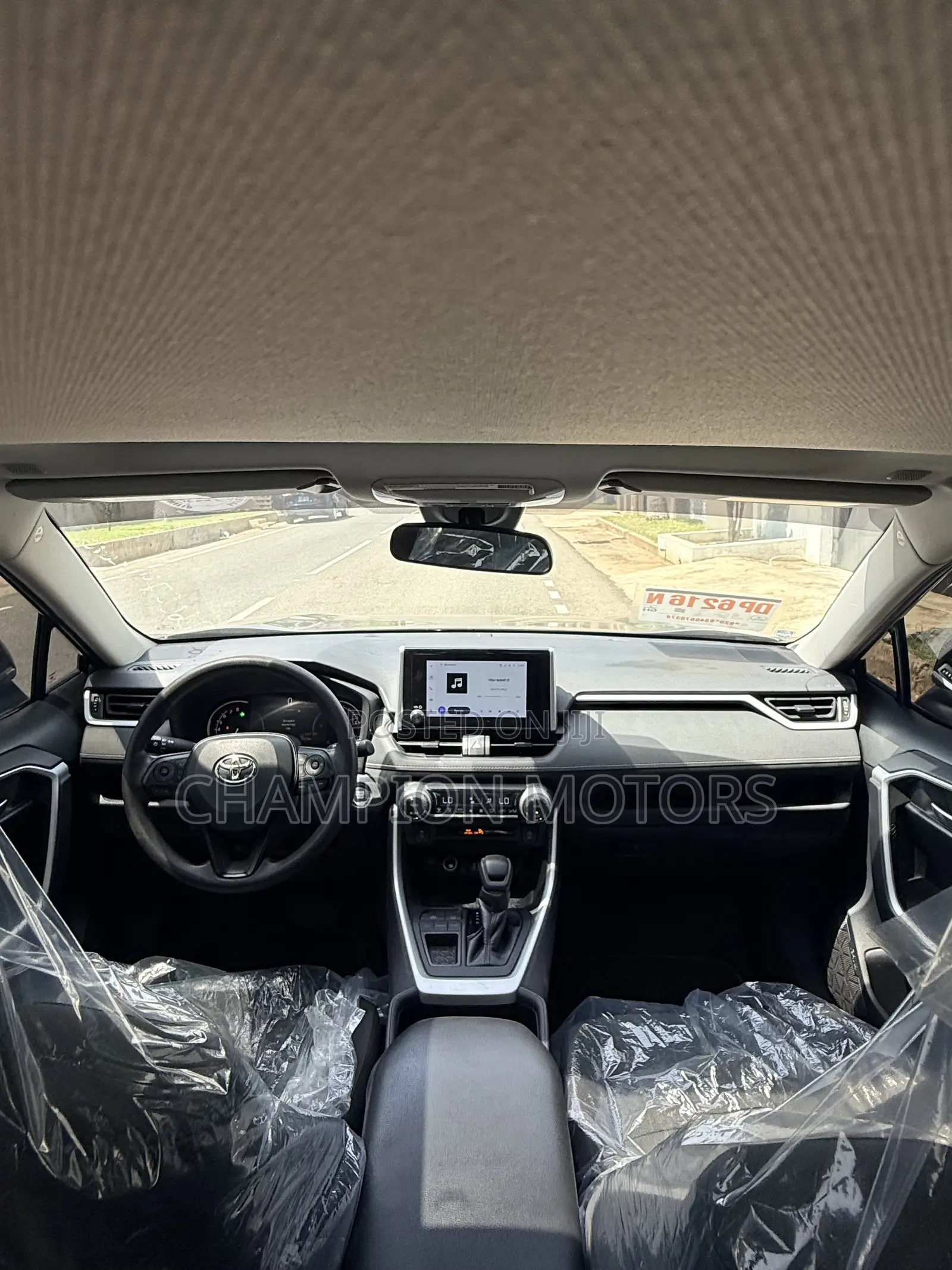 Toyota RAV4 XLE FWD 2023 Silver