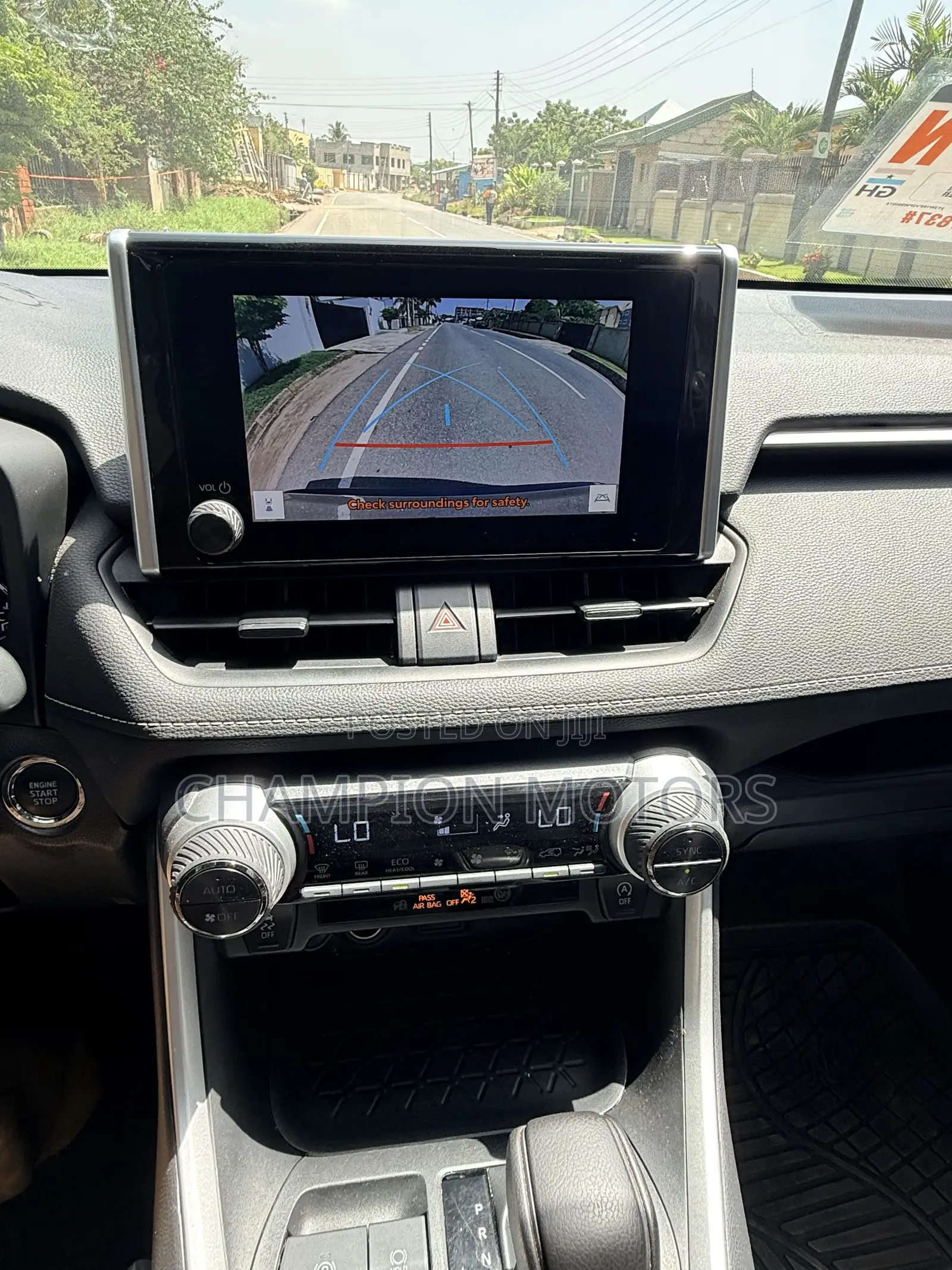 Toyota RAV4 XLE FWD 2023 Silver