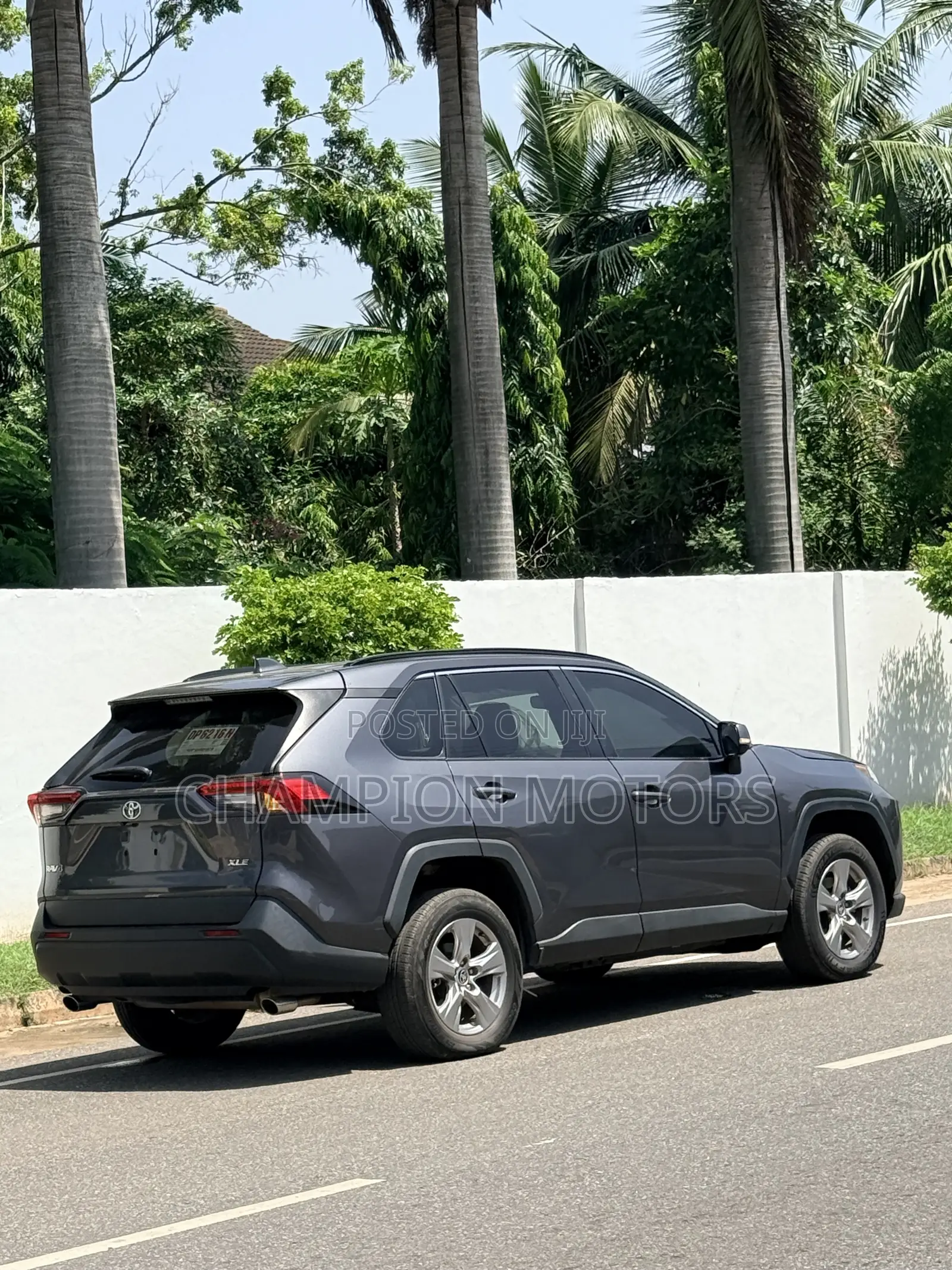 Toyota RAV4 XLE FWD 2023 Silver