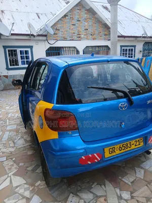 Toyota Yaris Base Hatchback 5dr 2010 Blue
