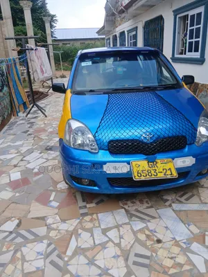 Toyota Yaris Base Hatchback 5dr 2010 Blue