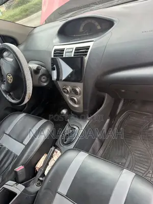 Toyota Yaris 2010 Red