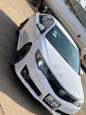 Toyota Camry SE 4dr Sedan (2.5L 4cyl 6A) 2014 White