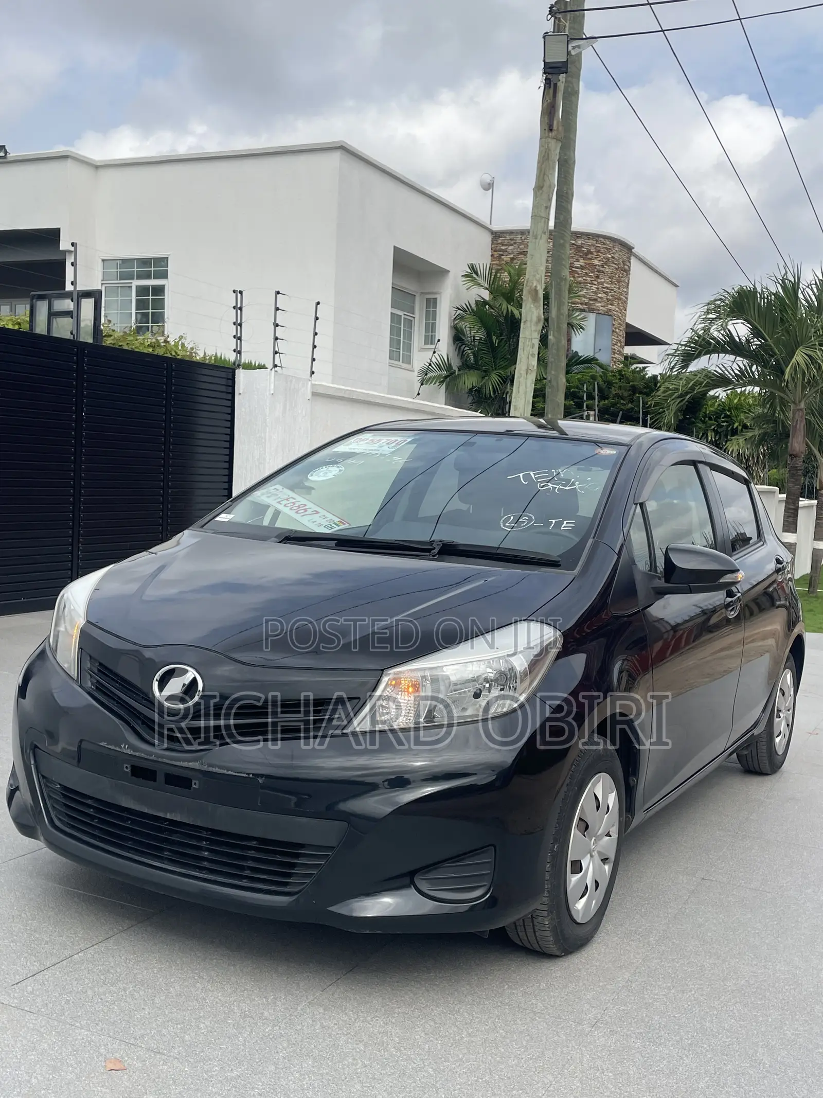 Toyota Vitz 1.3 FWD 5dr 2013 Black