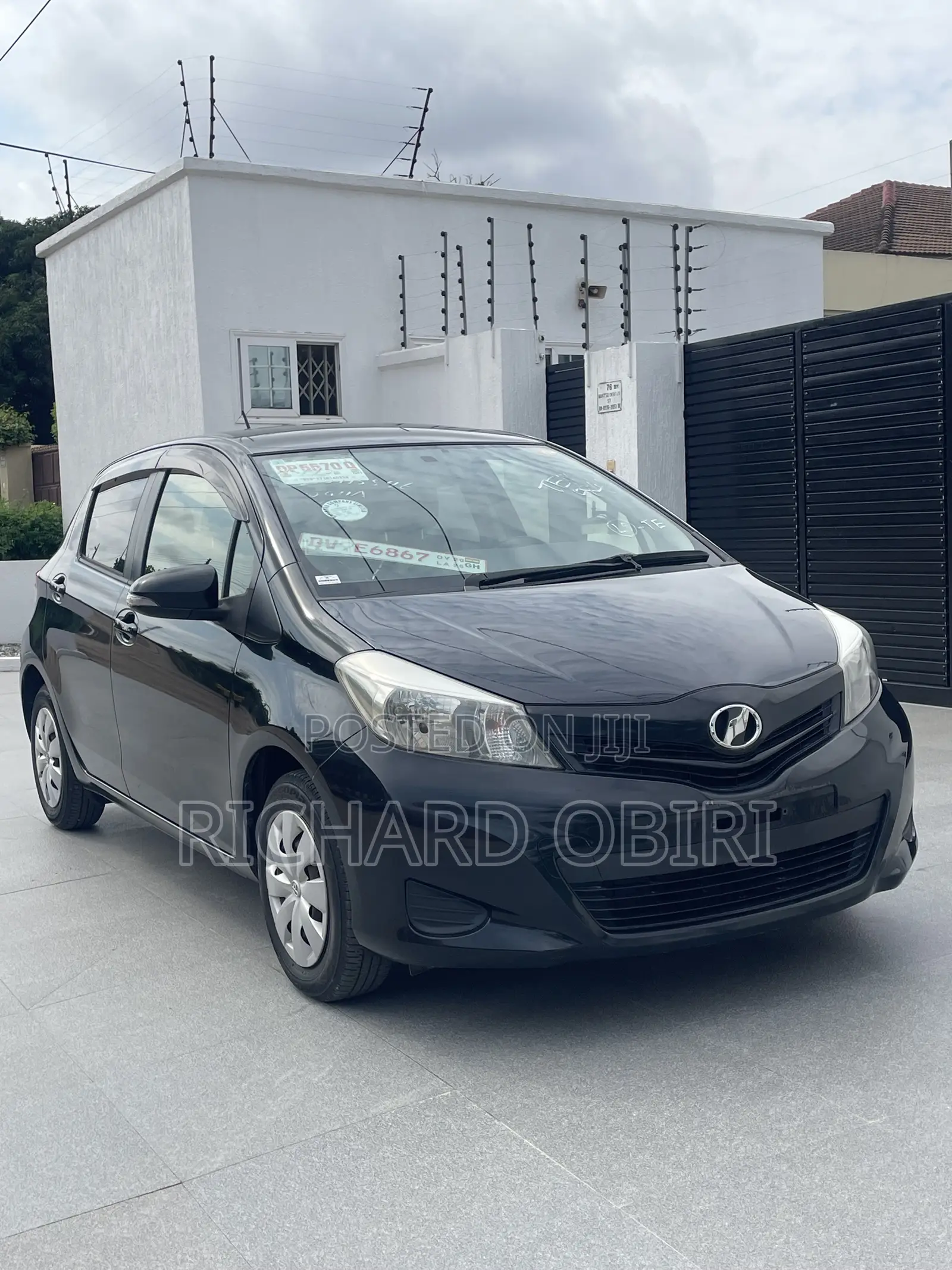 Toyota Vitz 1.3 FWD 5dr 2013 Black