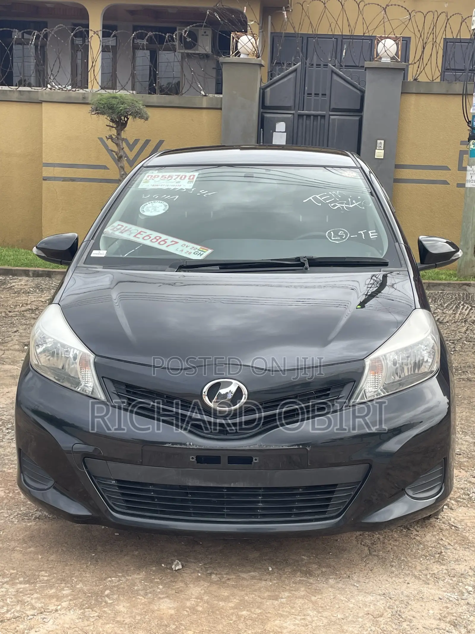 Toyota Vitz 1.3 FWD 5dr 2013 Black
