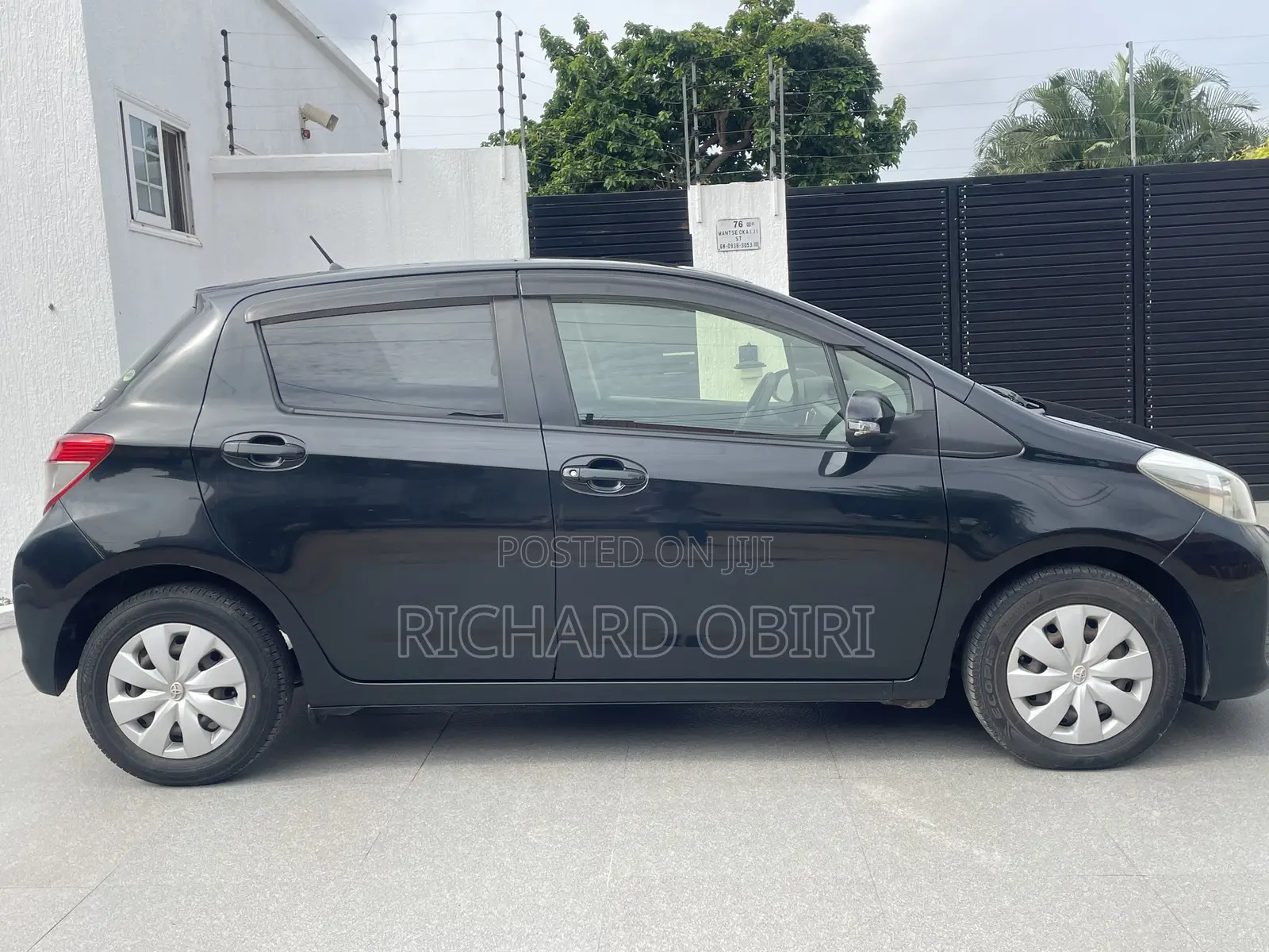 Toyota Vitz 1.3 FWD 5dr 2013 Black