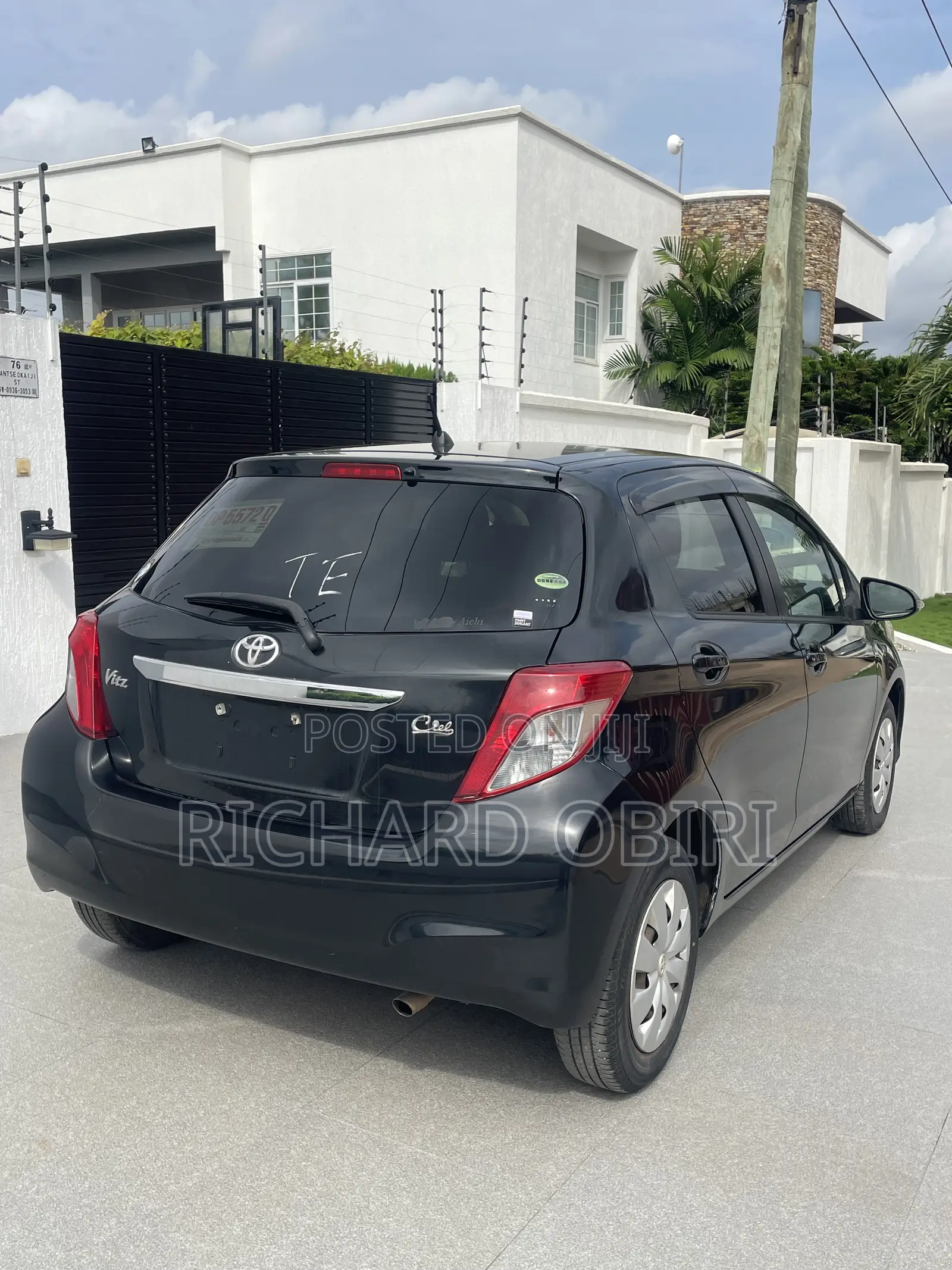 Toyota Vitz 1.3 FWD 5dr 2013 Black